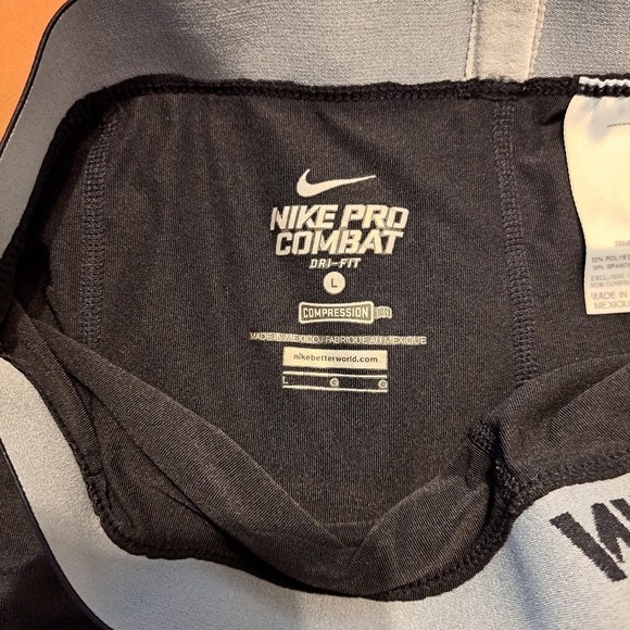 Women's Nike Dri-Fit compression shorts - Picture 2 of 2